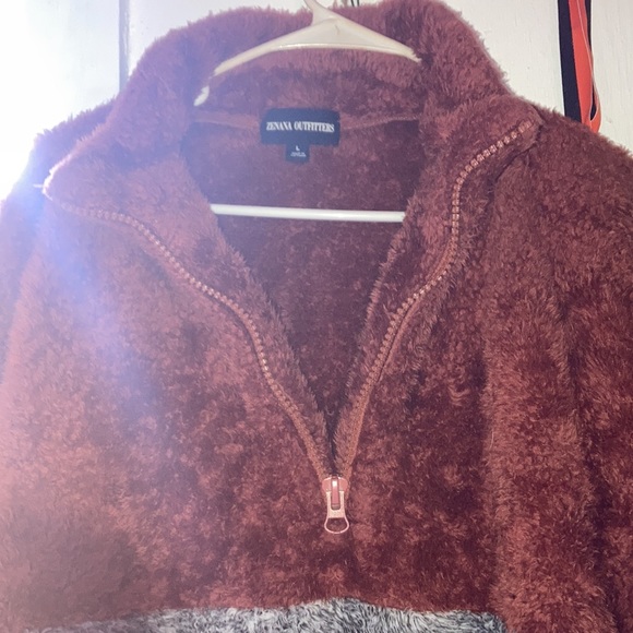 I like this little zip up hoodie it’s just not my size and I wish it was - Picture 5 of 5